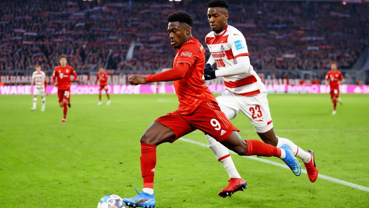 Logos von Köln und München auf Stadionhintergrund