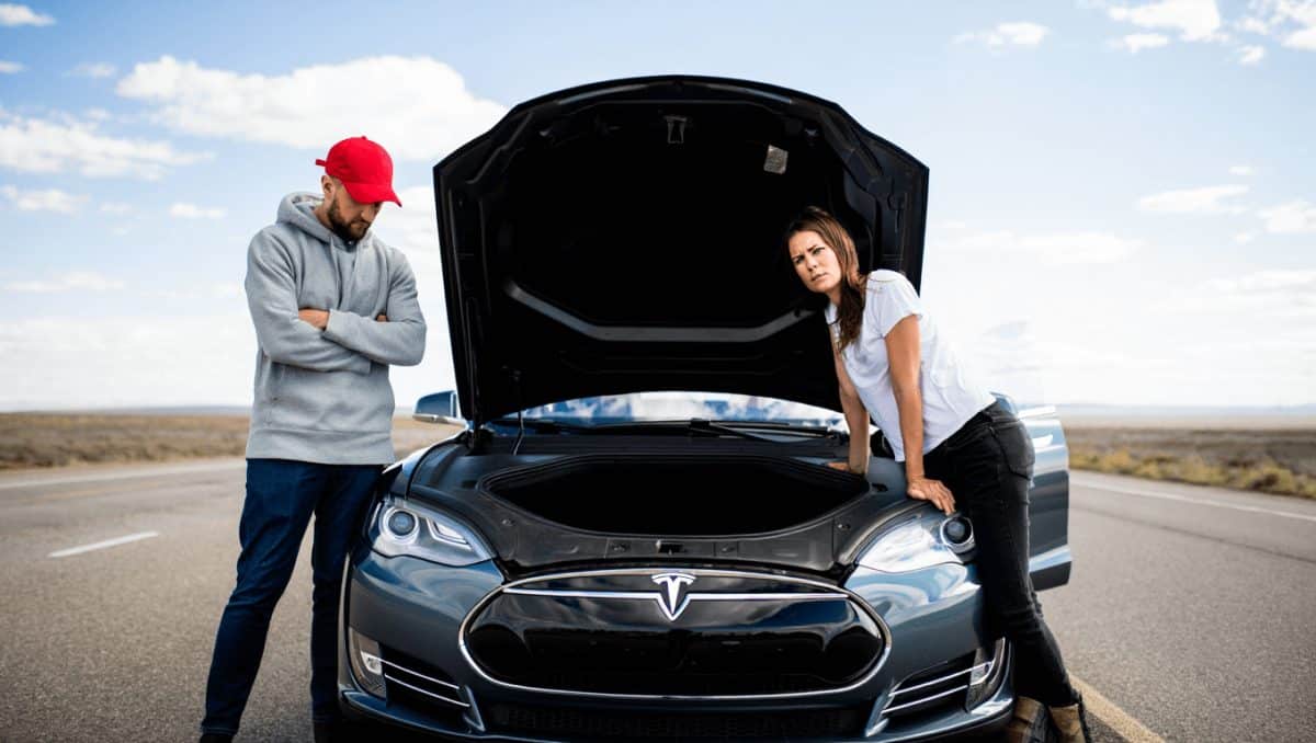 Tesla-Panne: 12-Volt-Batterie legt Pärchen 2.700 Kilometer von zu Hause lahm