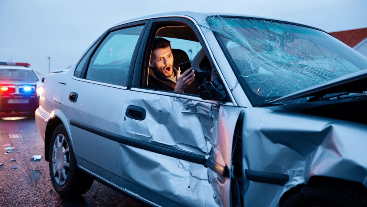 
                    Smartphone am Steuer? Welche Strafen Unfallforscher jetzt vorschlagen
                