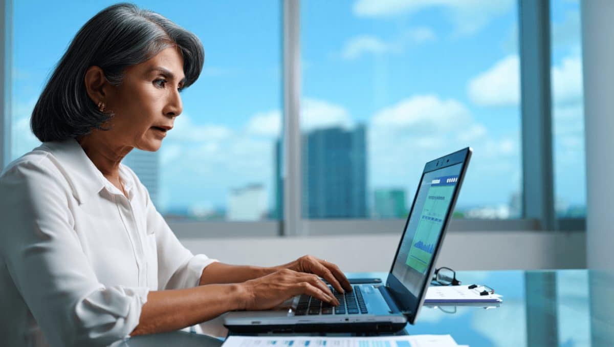 Auf hellem, grau-weißem Hintergrund sind große, dreidimensionale türkisfarbene Zahlen und Zeichen „3,4%“ zu sehen. Links daneben steht in einer türkisfarbenen Sprechblasenform der weiße Schriftzug „Consors bank!“. Unten im Bild führen mehrere flache, rechteckige Stufen in derselben türkisfarbenen Optik schräg nach oben in Richtung der Zahl.