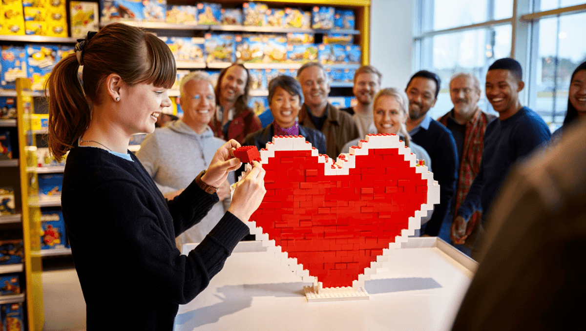 Nur 2 Tage: LEGO verschenkt Valentinstags-Herz im Store –  aber nur an Erwachsene!