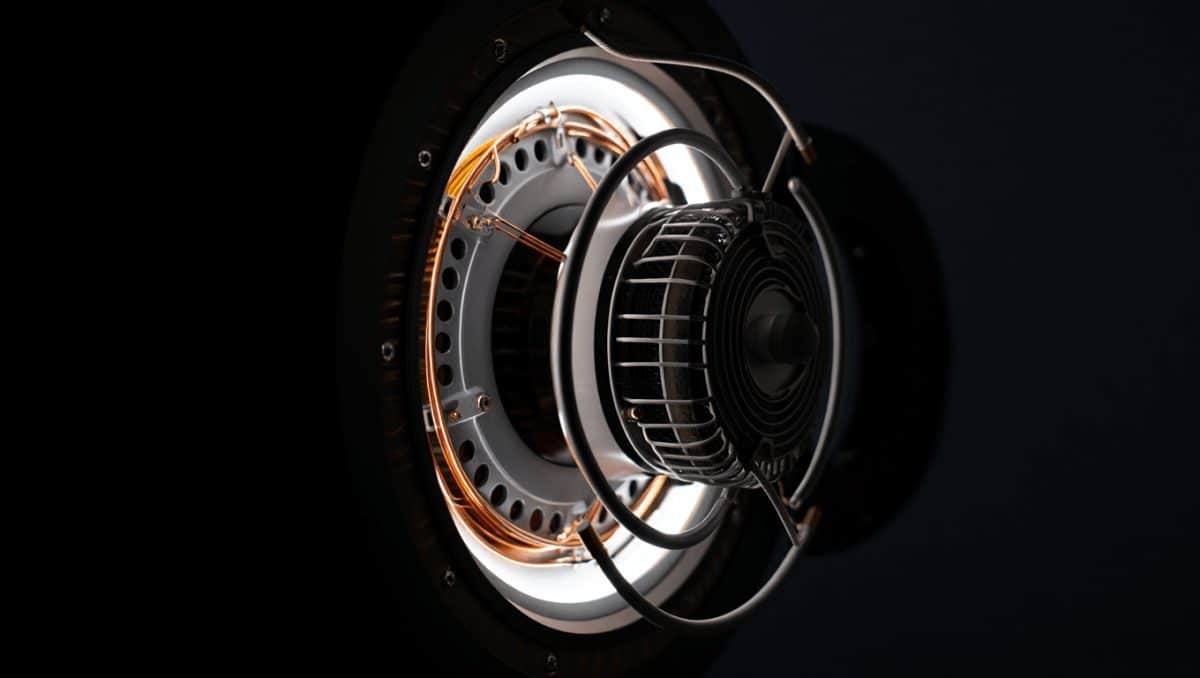 Erster Jones-and-Cerreta-Lautsprecher setzt auf koaxialen Feldspulen-Treiber