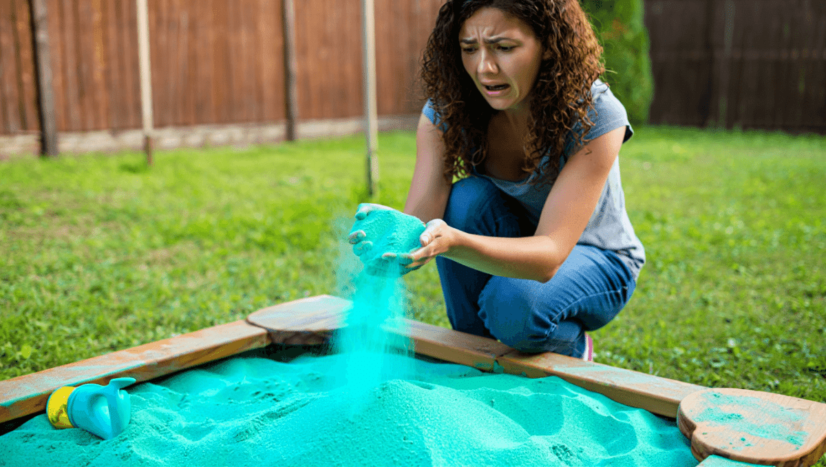 Asbest-Skandal im Kinderzimmer: Neuer Rückruf für leuchtenden Spielsand – und eine wachsende Schwarze Liste
                    
                     11.03.2026
                    
                        Erst Woolworth und T.K. Maxx, jetzt der nächste Fall: Ein weiterer bei uns verkaufter Spielsand ist mit krebserregendem Asbest verseucht und wird zurückgerufen. Doch das ist nur die Spitze des...