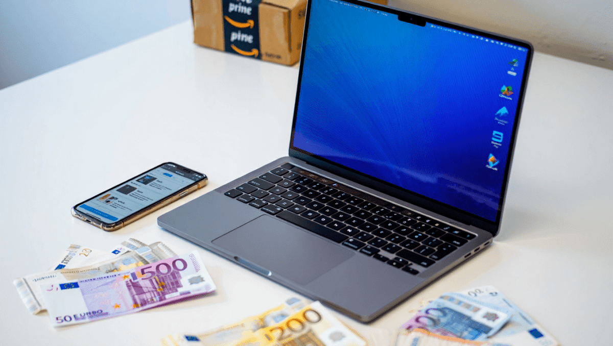 Deal
                    MacBook Neo für 599€ bei Amazon: Lohnt sich der A18-Pro-Mac, wenn die Community zum Air rät?
                    
                     24.04.2026
                    
                        Amazon listet das MacBook Neo mit 256GB für 599€ und die 512GB-Variante für 699€. Beide Preise liegen knapp unter UVP, doch die mydealz-Community diskutiert weniger den Rabatt als die Frage,...