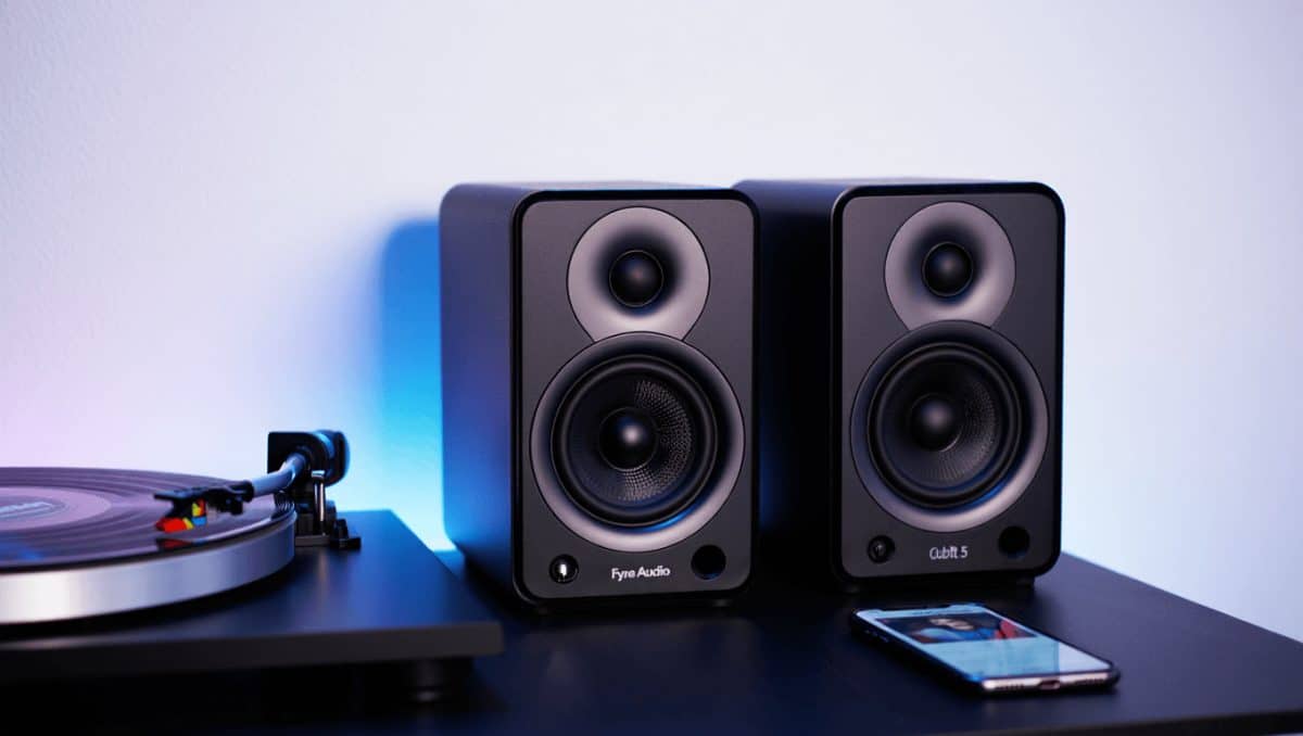Fyne Audio Cubitt 5: Kompakte Aktivboxen mit Phono und HDMI ARC