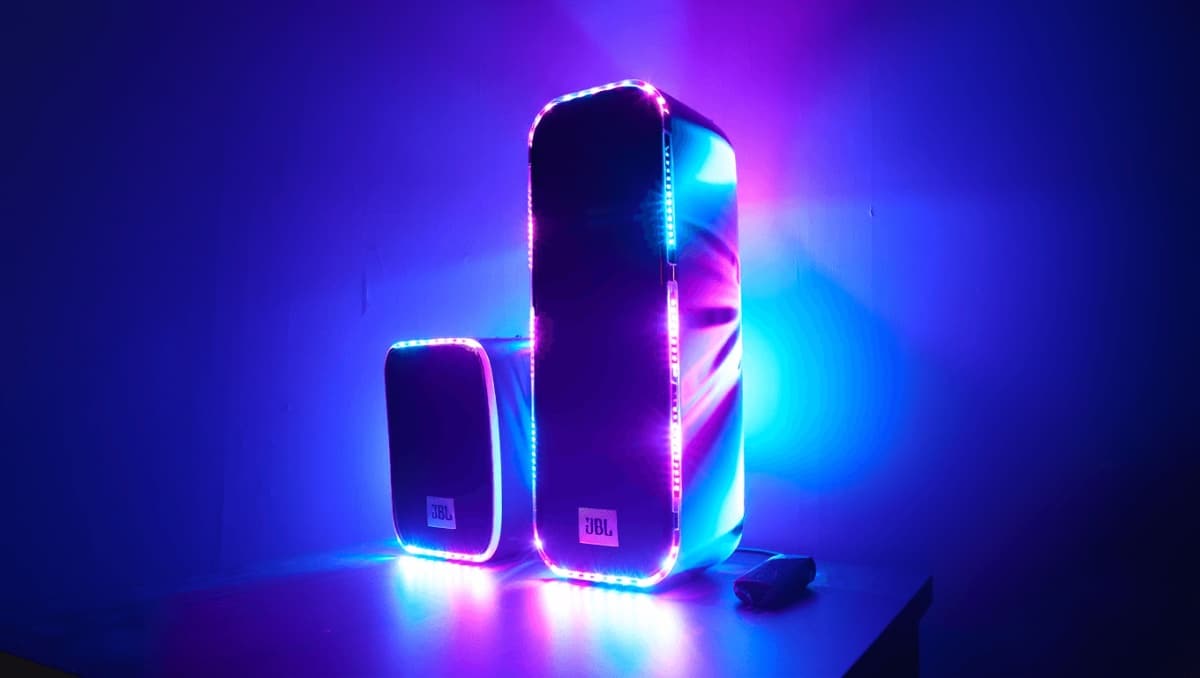 JBL bringt neue PartyBoxen mit AI Sound Boost und Lichtshow
