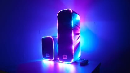 JBL bringt neue PartyBoxen mit AI Sound Boost und Lichtshow