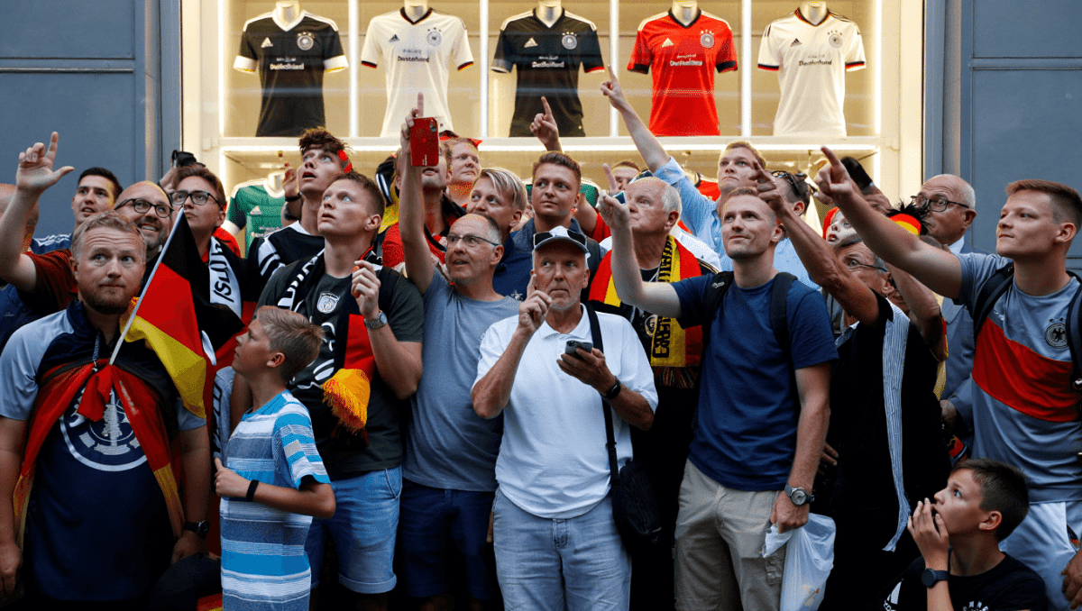 Deal
                    Deutschland Trikot WM 2026: Kostenlos, günstig, Fan-Shirt oder offiziell — alle Deals im Überblick
                    
                     3.06.2026
                    
                        Alle Wege zum Deutschland Trikot WM 2026 auf einen Blick: Check24, TEDi, Dr. Oetker, Maggi, Abo24 und das offizielle Adidas DFB Trikot. Aktive Deals oben, abgelaufene Angebote als Archiv.