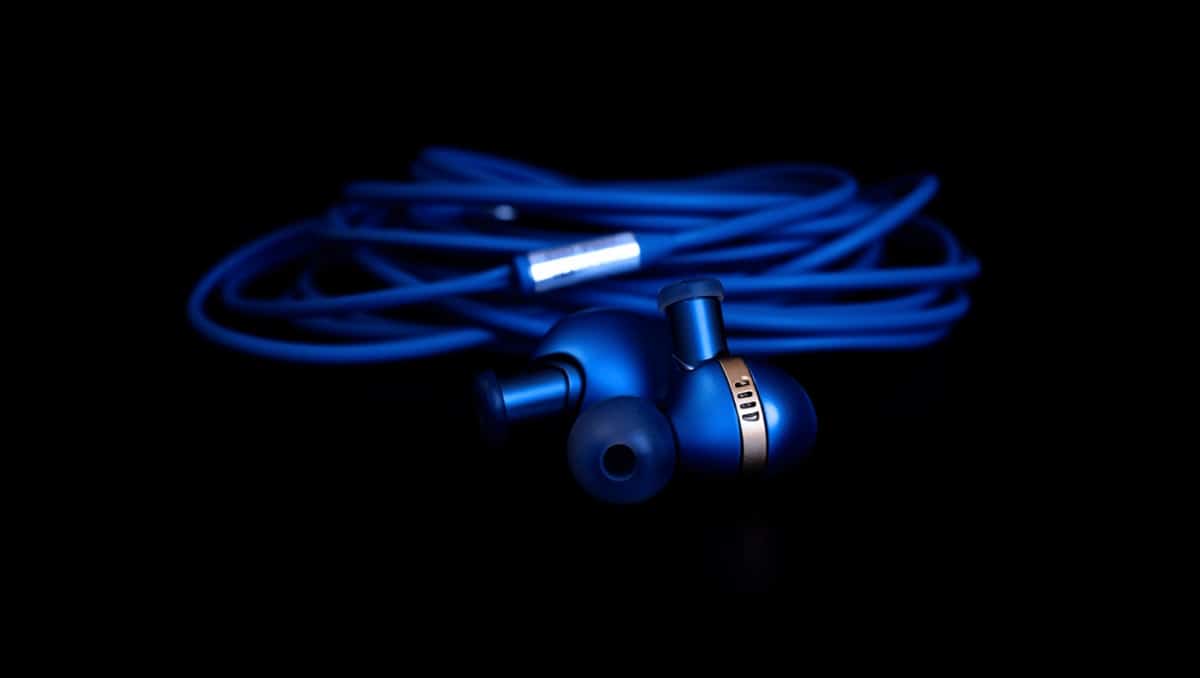 TAD Excalibur Midnight Blue im Test: Hell strahlendes Mitternachtsblau