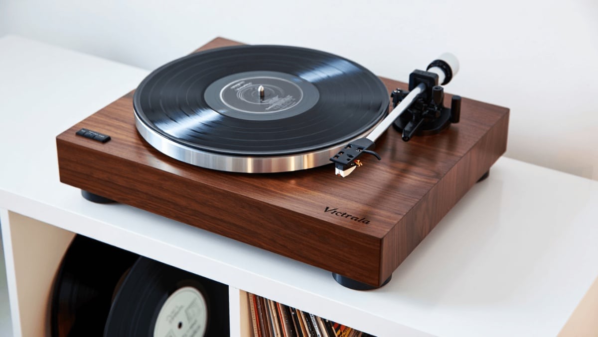 Victrola Wave: Analoger Plattenspieler mit Auracast