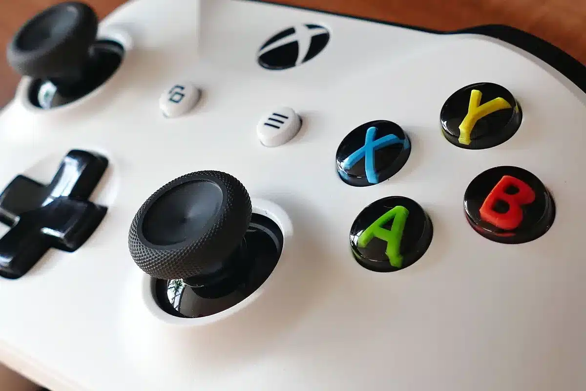 Spielerbibliothek auf Xbox-Konsole mit Titeln verschiedener Generationen