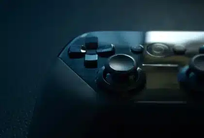 Xbox-Controller vor leuchtender Bildschirmoberfläche mit Rabattangeboten und Spieltiteln