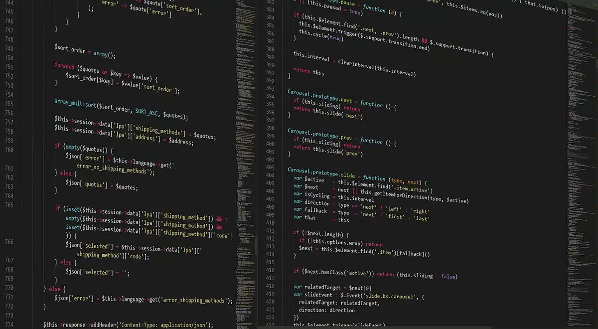Sicherheitsforscher analysieren Code und Systemverhalten auf einem Bildschirm