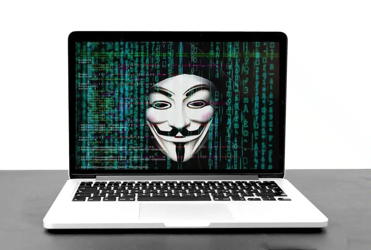 Beispiel eines manipulierten Links in einer E-Mail mit Warnsymbol