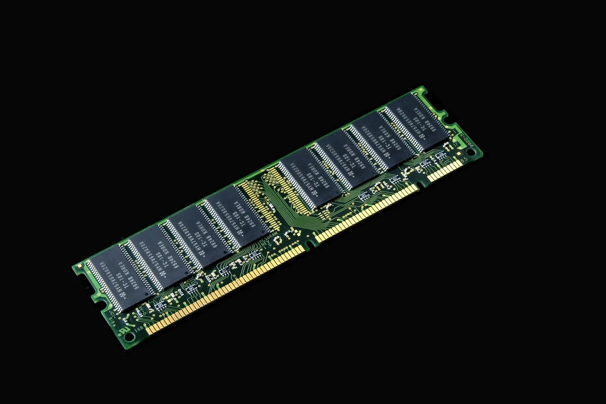&Uuml;berpr&uuml;fung von RAM-Spezifikationen anhand des Mainboard-Handbuches