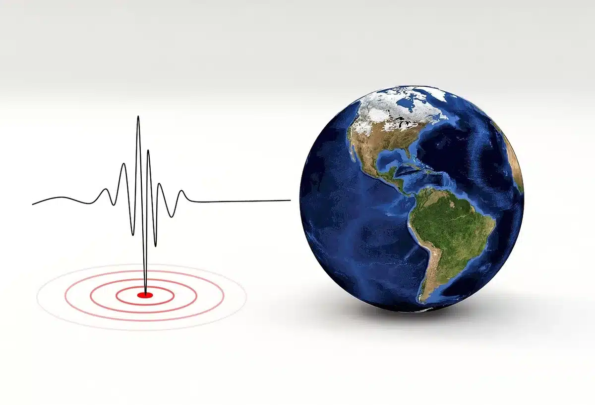 Schematische Darstellung von seismischen Wellen, die durch Erdschichten und Erdkern verlaufen