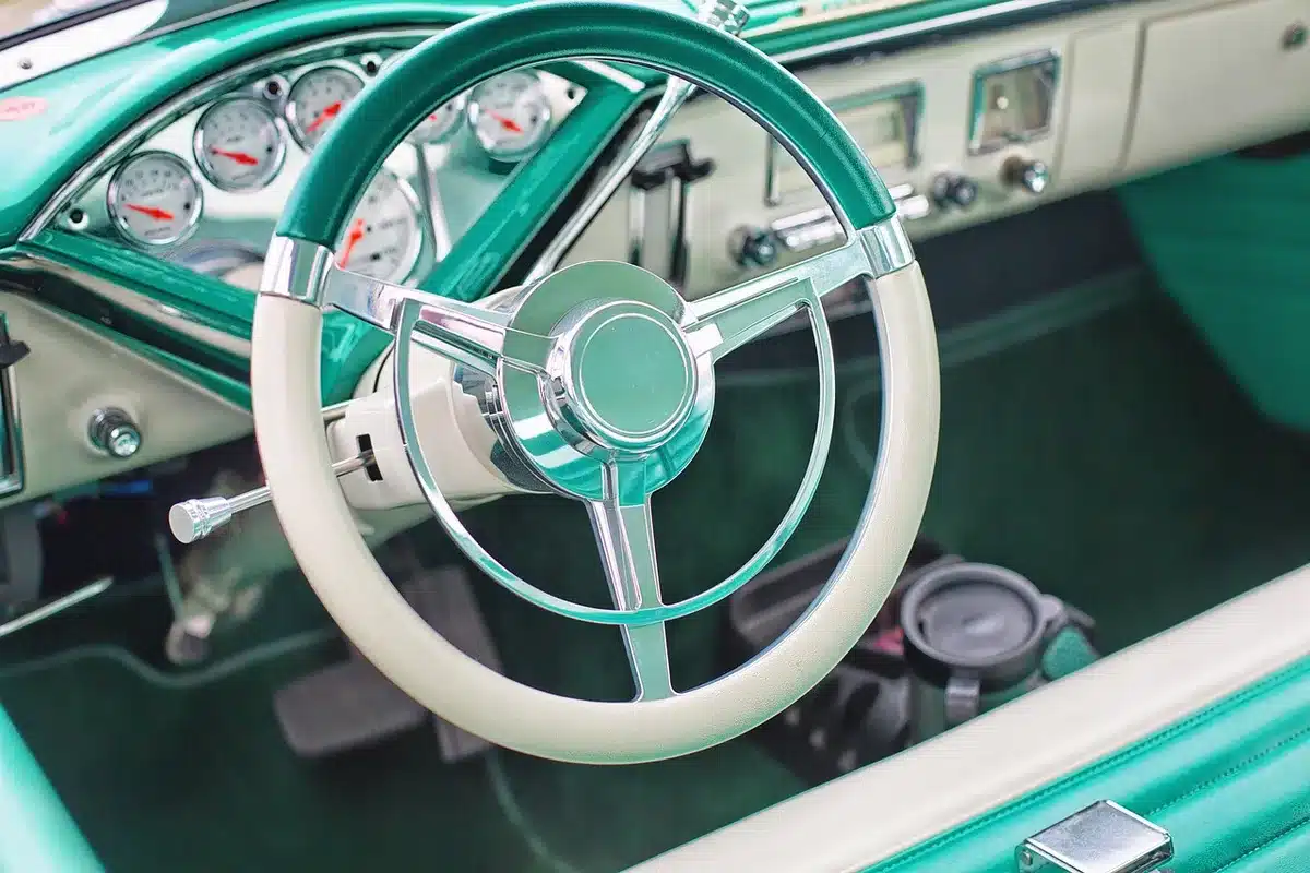 Dashboard mit Kontrollfenstern und Zugriffsbeschränkungen für KI-Systeme