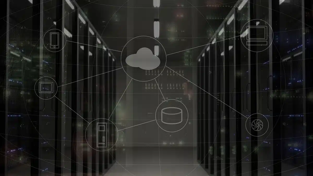 Serverraum mit leuchtenden Lichtern symbolisiert Cloud-Gaming-Infrastruktur