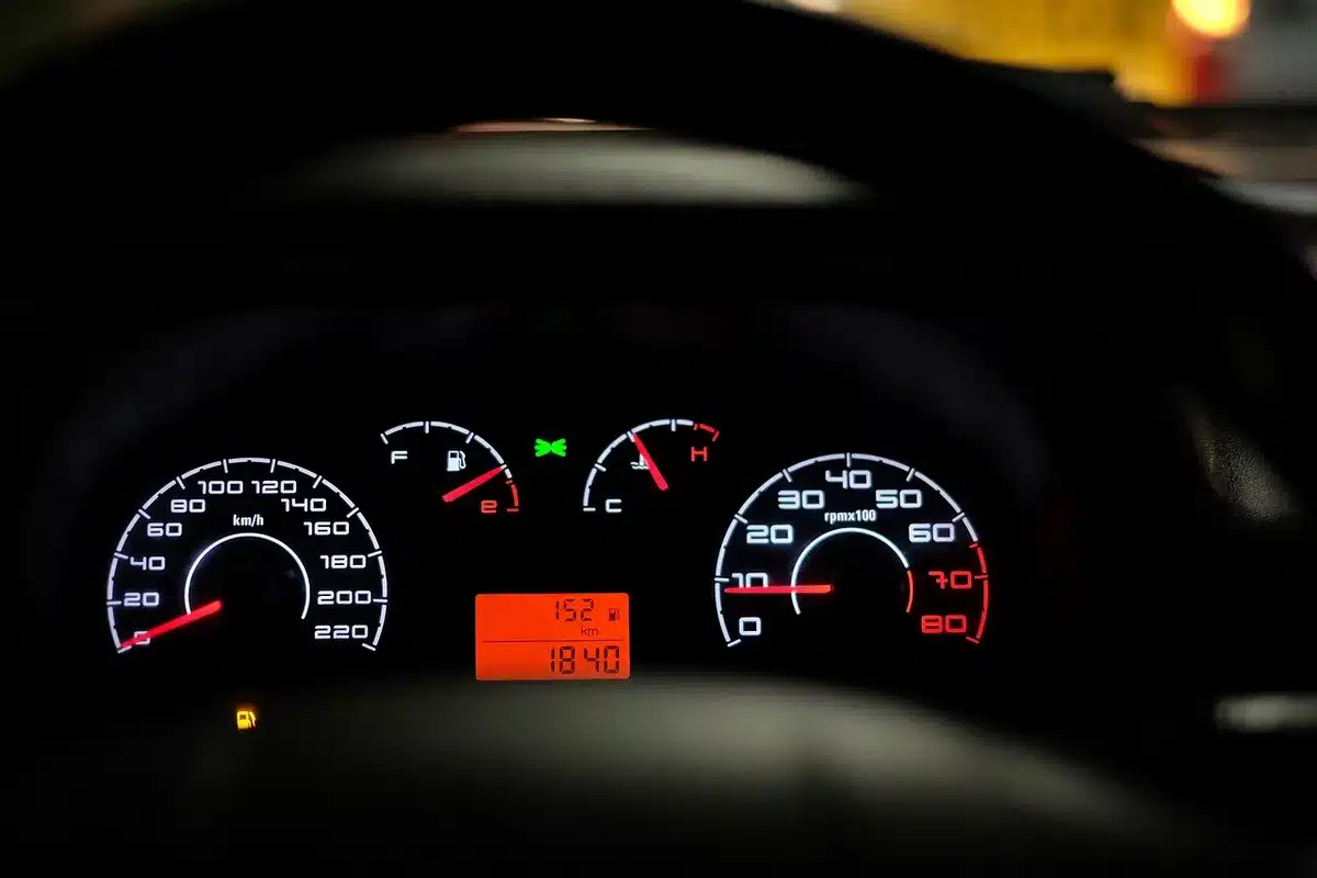 Dashboard mit KI‑Vorhersagen für Temperatur und Ladeleistung