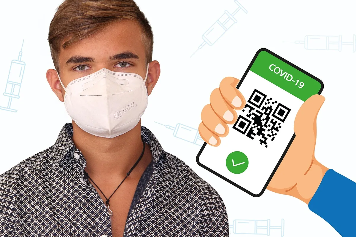 Smartphone beim Scannen eines eSIM‑Aktivierungs QR‑Codes