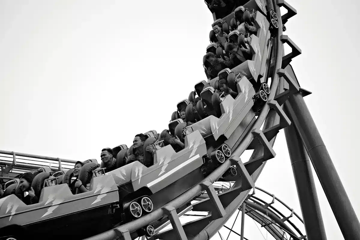 Kostümierte Fans bei einem Treffen im Freizeitpark